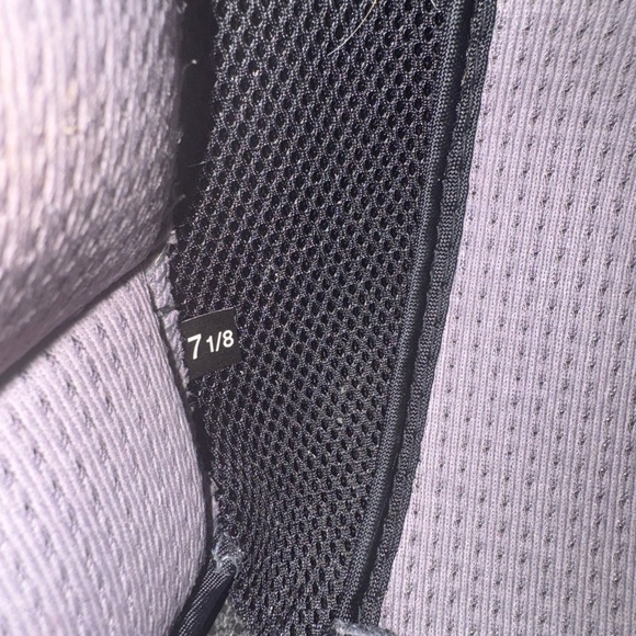 Samshield Helmet - great condition size 7 1/8! - Picture 6 of 6